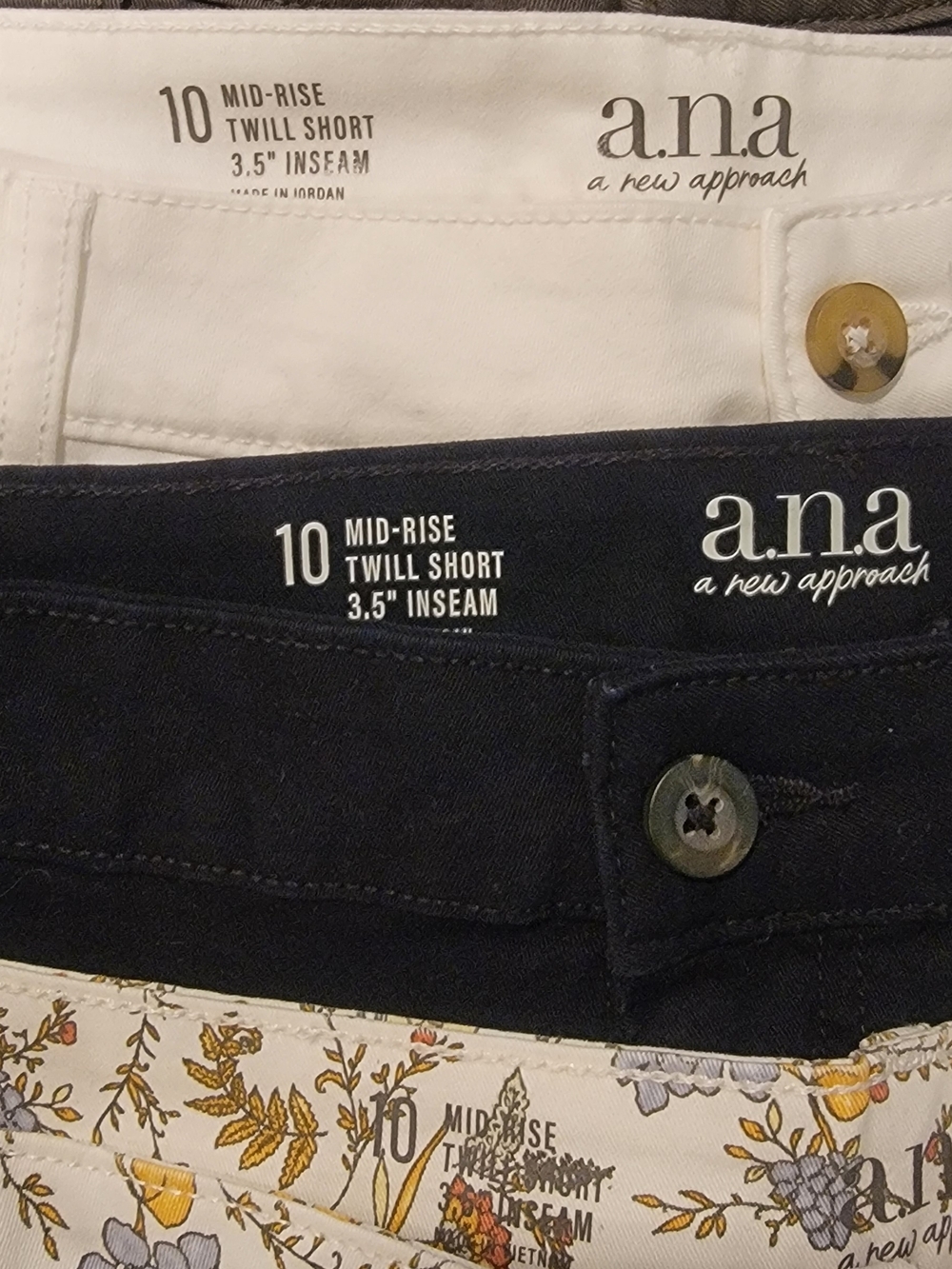 Bundle of 4 a.n.a Floral Cream and Multi-Color Women’s Shorts - Picture 2 of 4